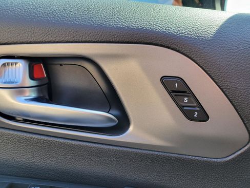 Used 2025 Chrysler Pacifica Select FWD image 7