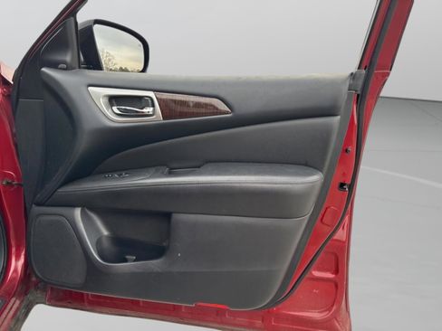 Used 2015 Nissan Pathfinder SL w/ SL Tech Package image 37