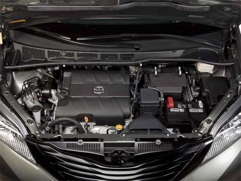 Used 2012 Toyota Sienna XLE AWD/4WD image 9