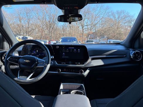 Used 2025 Chevrolet Equinox LT image 32