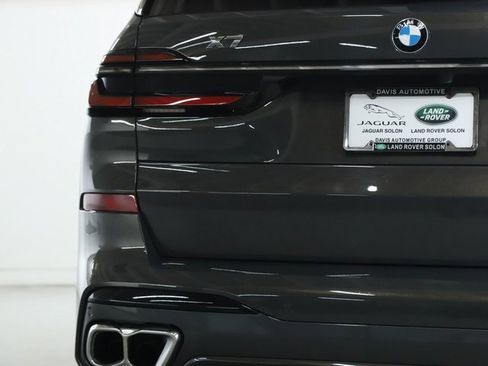 Used 2025 BMW X7 M60i image 44