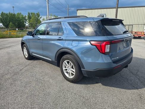 Used 2025 Ford Explorer Active AWD/4WD image 6