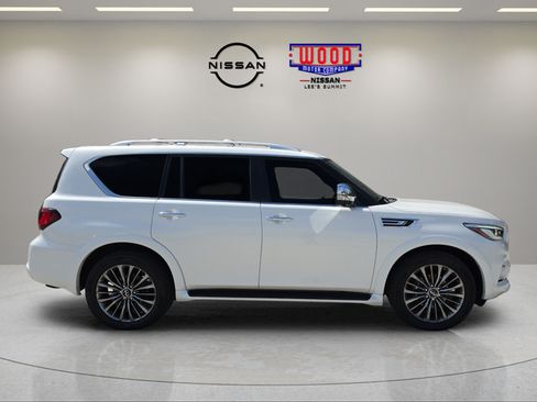 Used 2023 INFINITI QX80 Sensory w/ All-Season Package AWD/4WD image 2