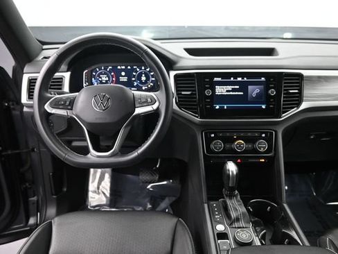 Used 2022 Volkswagen Atlas Cross Sport SE w/ Black Wheel Package AWD/4WD image 11