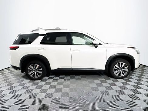 Used 2023 Nissan Pathfinder SL AWD/4WD image 9