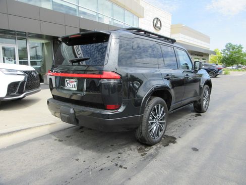 Used 2026 Lexus GX 550 w/ Accessory Package (2T) AWD/4WD image 9