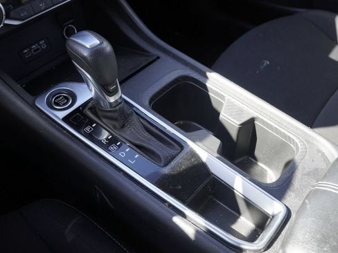 Used 2023 Nissan Sentra SV FWD image 14