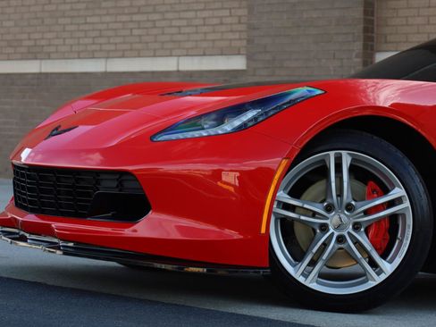 Used 2019 Chevrolet Corvette Stingray Coupe w/ 1LT RWD image 10