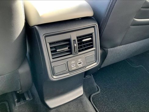 Used 2026 Subaru Forester Premium AWD/4WD image 10