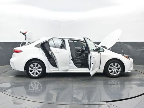 Used 2025 Toyota Corolla LE w/ Convenience Package image 30
