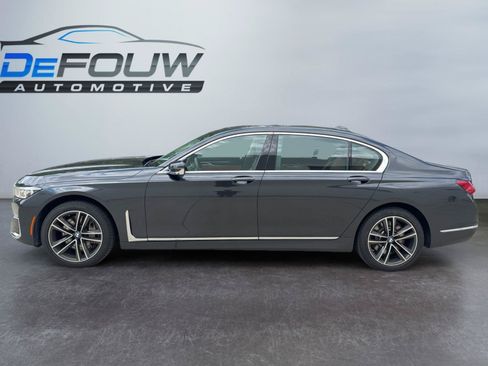 Used 2022 BMW 750Li xDrive AWD/4WD image 18