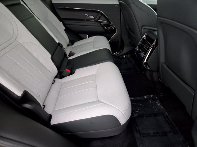 Used 2026 Land Rover Range Rover Sport Dynamic SE AWD/4WD image 17