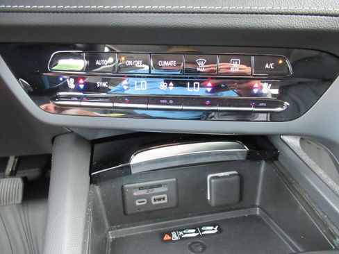 Used 2023 Buick Envision Avenir FWD image 29