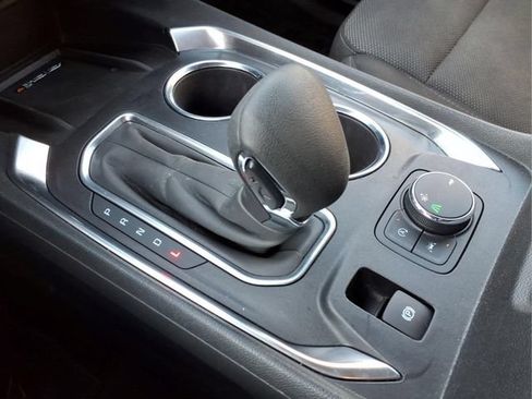 Used 2023 Chevrolet Traverse LT FWD image 24