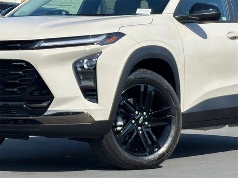 Used 2026 Chevrolet Trax ACTIV w/ Driver Confidence Package image 2