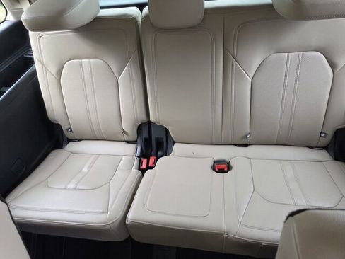 Used 2024 Ford Expedition Limited RWD image 9