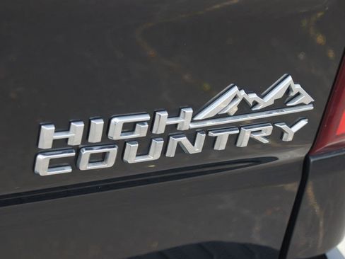 Used 2021 Chevrolet Silverado 1500 High Country AWD/4WD image 19