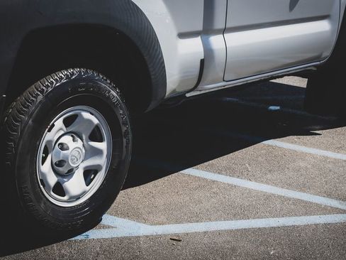 Used 2013 Toyota Tacoma 4x4 Regular Cab image 11