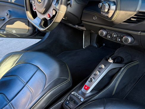 Used 2018 Ferrari 488 Spider RWD image 19