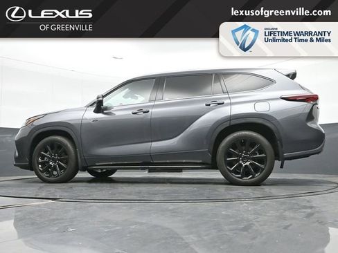 Used 2024 Toyota Highlander Platinum FWD image 40