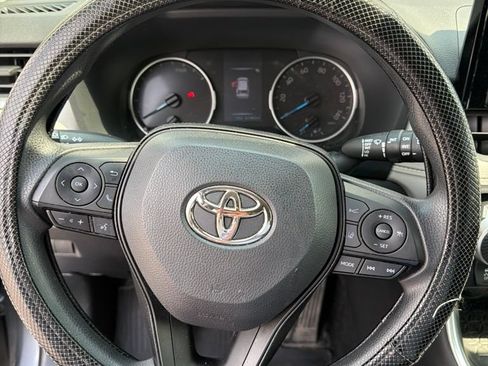 Used 2022 Toyota RAV4 XLE AWD/4WD image 8
