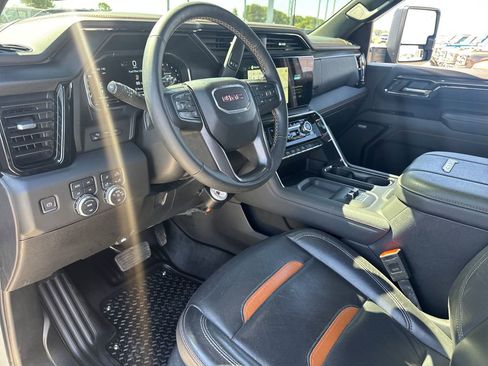 Used 2024 GMC Sierra 2500 AT4 w/ AT4 Premium Plus Package AWD/4WD image 19