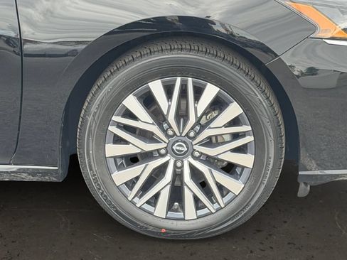 Used 2024 Nissan Altima 2.5 SV FWD image 10