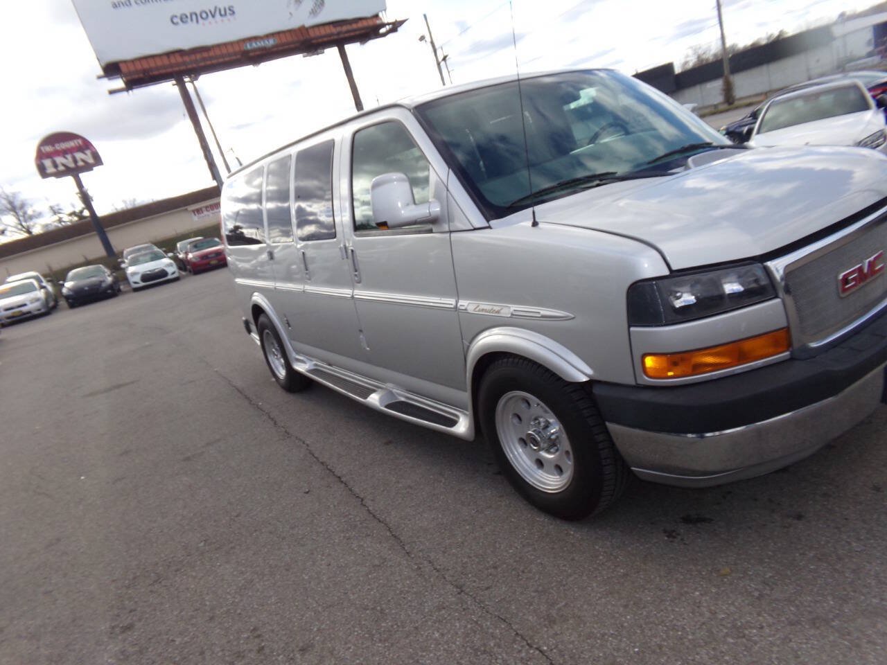 Used 2010 GMC Savana 1500 w/ Preferred Equipment Group RWD image 45
