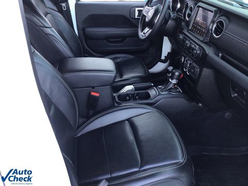 Used 2022 Jeep Wrangler Unlimited Sahara w/ Cold Weather Group image 11