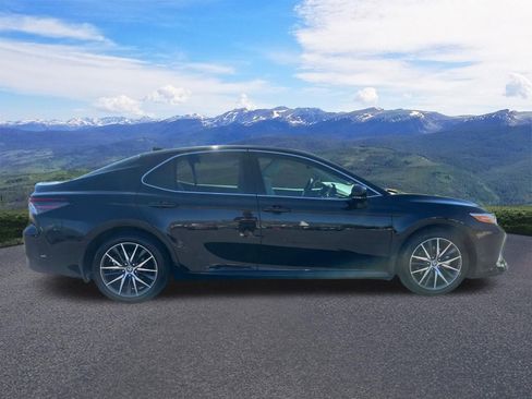 Used 2022 Toyota Camry XLE w/ Carpet Mat Package (TMS) AWD/4WD image 7