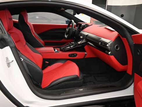 Used 2025 Aston Martin V8 Vantage Coupe image 57