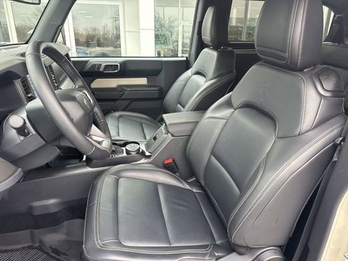 Used 2025 Ford Bronco Badlands image 13