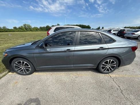 Used 2023 Volkswagen Jetta Sport FWD image 2