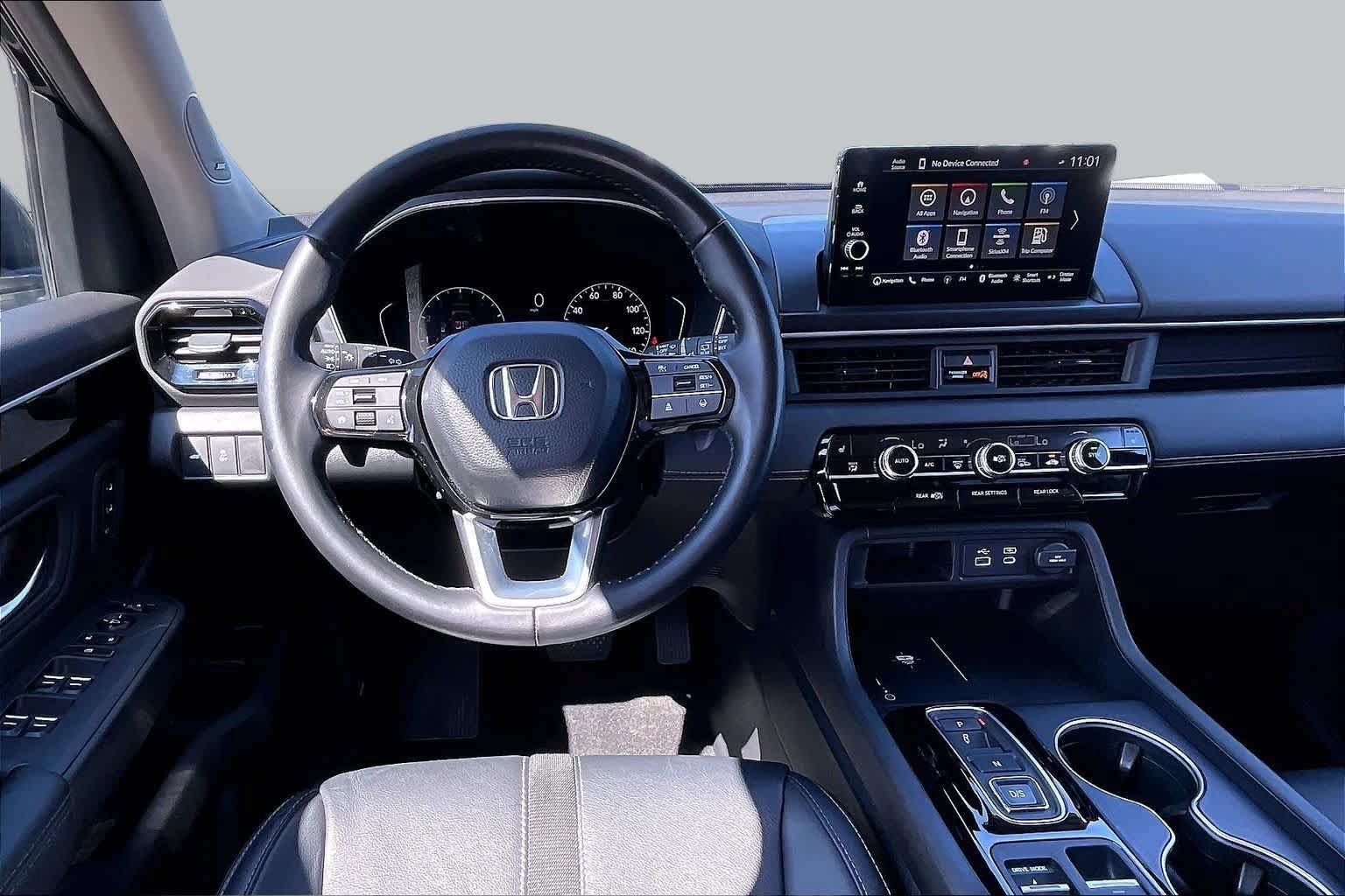 Used 2023 Honda Pilot Touring image 6