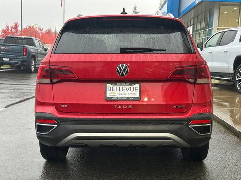 Used 2024 Volkswagen Taos SE image 4