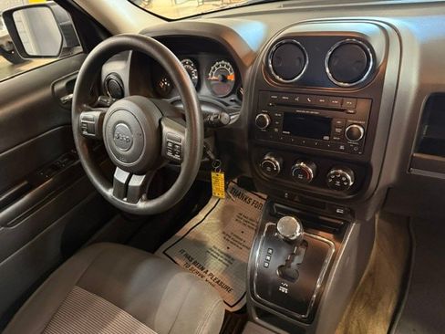 Used 2016 Jeep Patriot Sport w/ Power Value Group AWD/4WD image 13