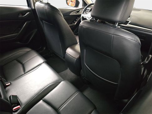 Used 2017 MAZDA MAZDA3 Touring image 14
