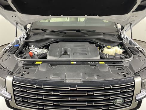 Used 2025 Land Rover Range Rover SE image 20