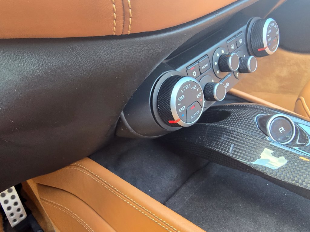 Used 2015 Ferrari California T RWD image 34