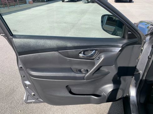 Used 2018 Nissan Rogue S image 8