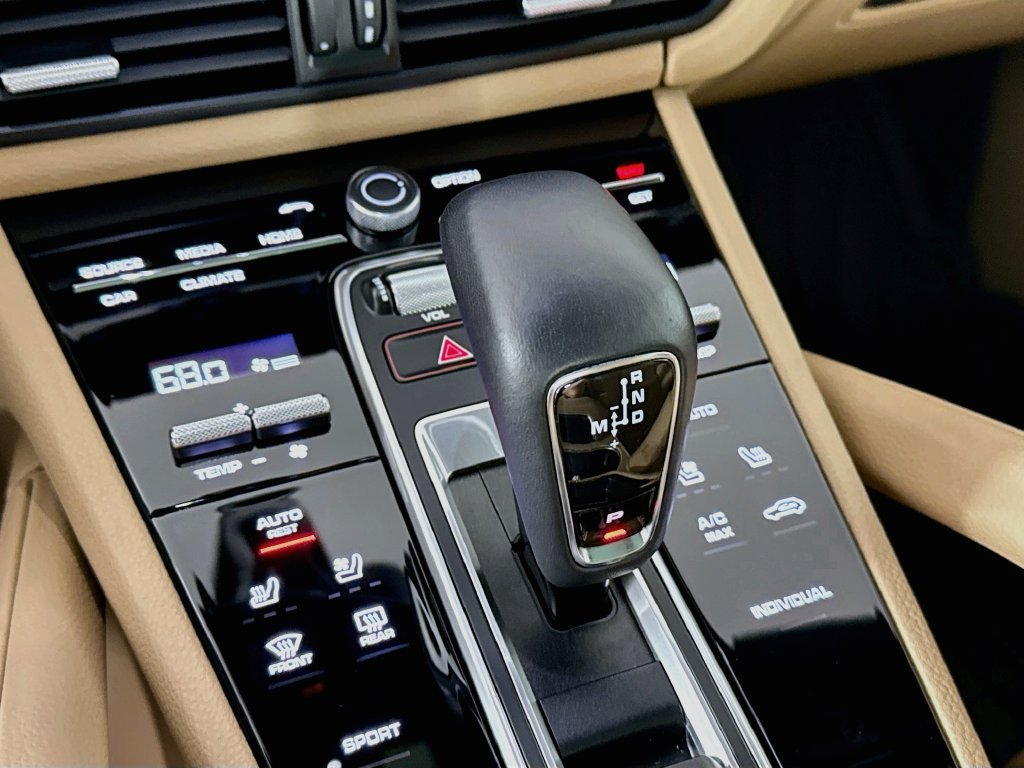 Certified 2023 Porsche Cayenne AWD/4WD image 18