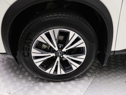 Used 2023 Nissan Rogue SV w/ SV Premium B Package image 4