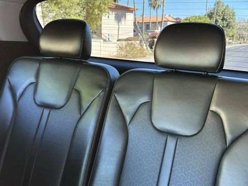 Used 2022 Kia Sorento S w/ Panoramic Sunroof Package FWD image 24