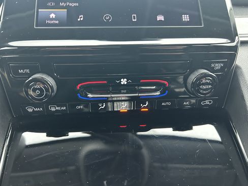 Used 2023 Jeep Grand Cherokee Laredo image 14