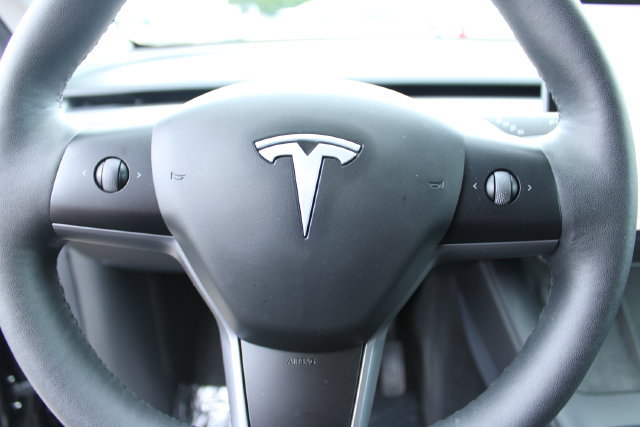 Used 2025 Tesla Model Y Long Range RWD image 13