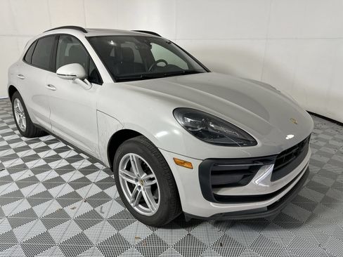 Used 2023 Porsche Macan AWD/4WD image 2
