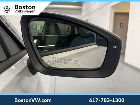 Used 2025 Volkswagen Tiguan SE image 12