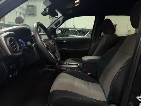 Used 2022 Toyota Tacoma TRD Sport image 14