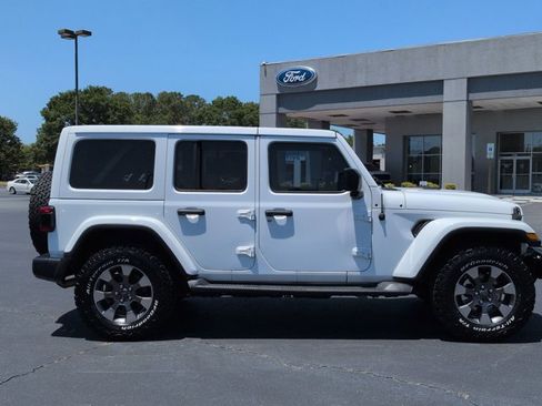 Used 2018 Jeep Wrangler Unlimited Sahara w/ Dual Top Group AWD/4WD image 3