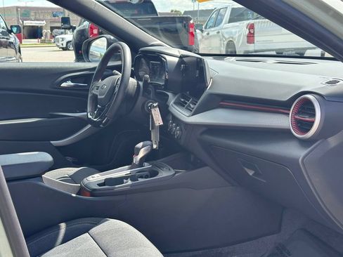 Used 2024 Chevrolet Trax RS w/ Driver Confidence Package FWD image 18